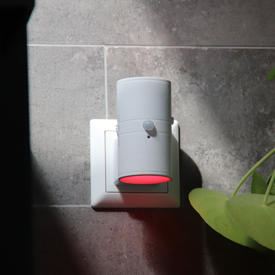 Roodlicht sensorlamp in het stopcontact