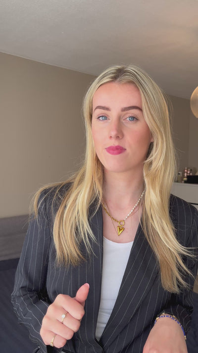 Julia met een blauwlicht bril