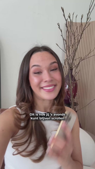 Vrouw met de blauwlicht bril